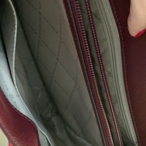 Michael Kors Merlot signature large satchel and matching credit card wallet - Picture 8 of 16